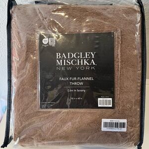 Badgley Mischka New York Faux Fur Flannel Throw Blanket Taupe Brown 50x60 NIB